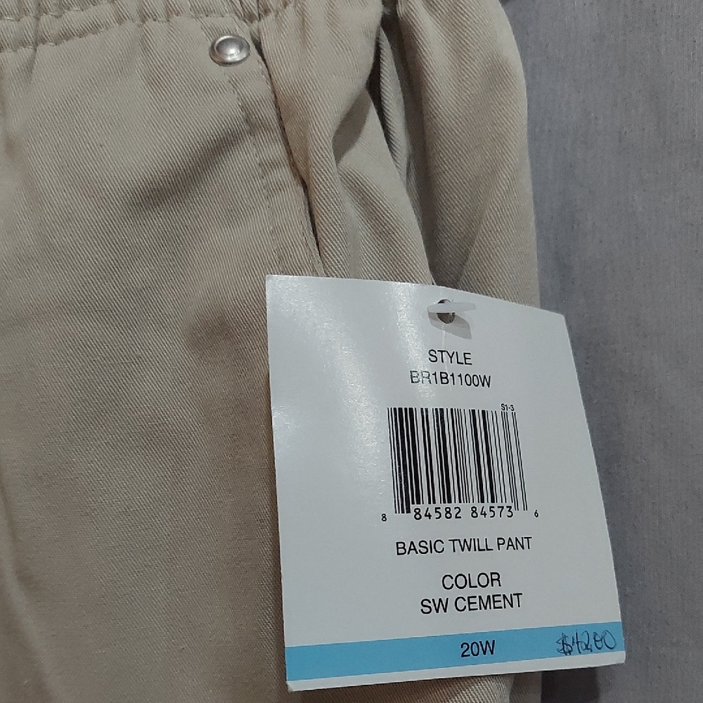 breckenridge Basic Twill Pant in Cement (Light Beige)